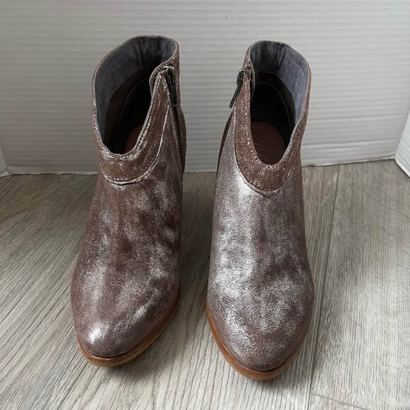 Ariat Unbridled Layla Leather Heel Shimmer Silver Metallic Ankle Boots SZ 7.5 - Picture 1 of 8